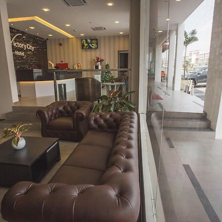 Hotel Zamburger Victory City Johor Bahru Esterno foto