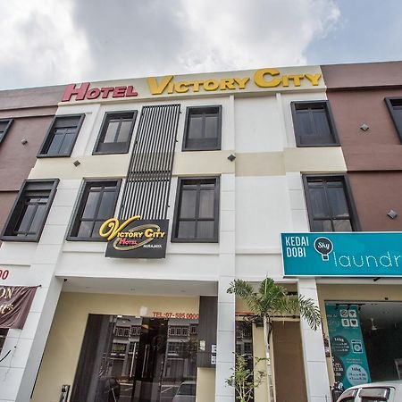 Hotel Zamburger Victory City Johor Bahru Esterno foto