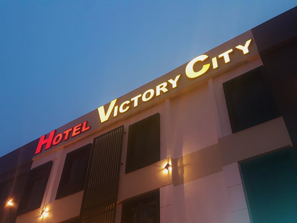 Hotel Zamburger Victory City Johor Bahru Esterno foto