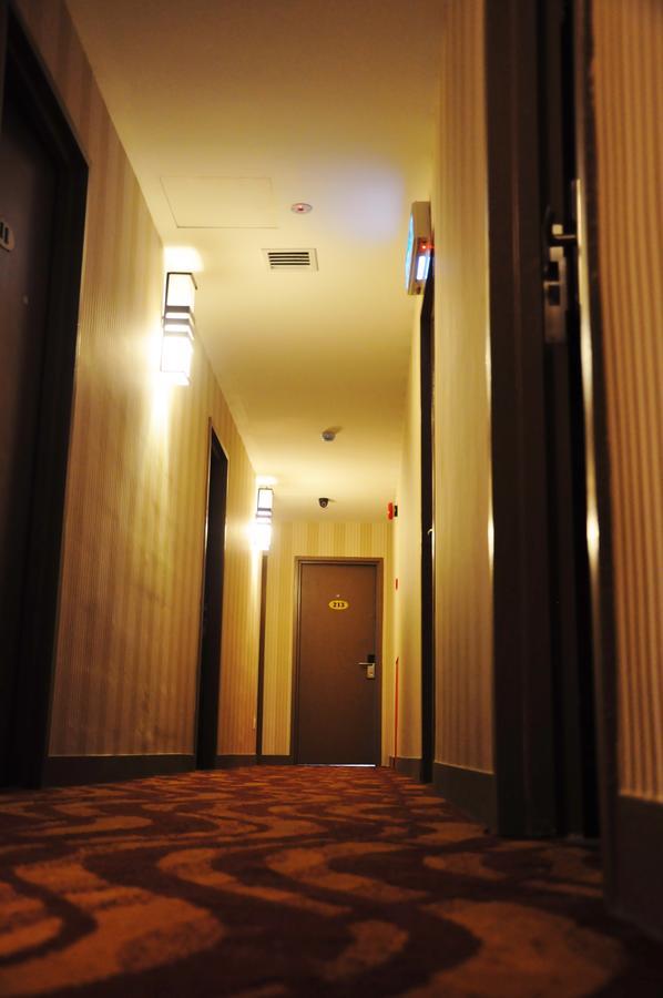 Hotel Zamburger Victory City Johor Bahru Esterno foto
